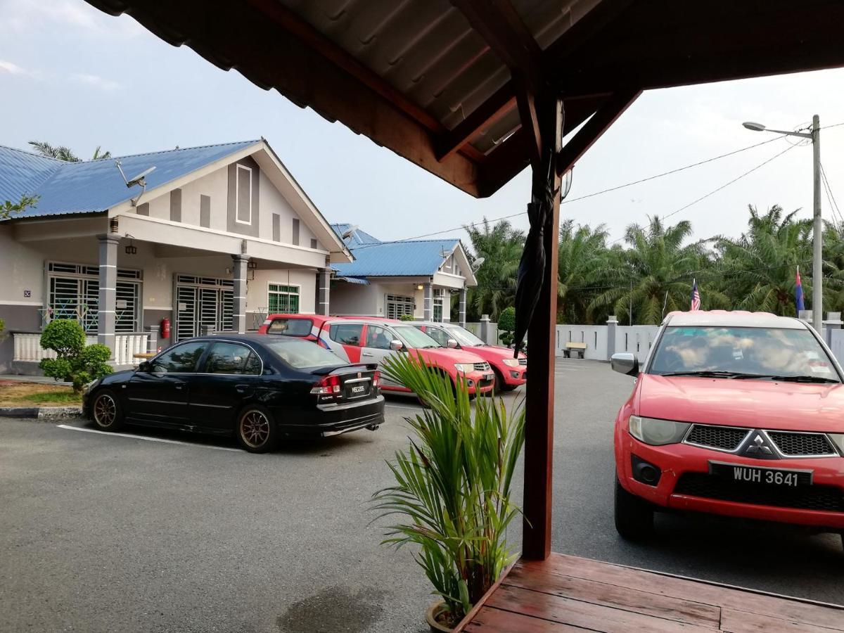 Homestay Hj Esmon Parit Raja Uthm Batu Pahat Bagian luar foto