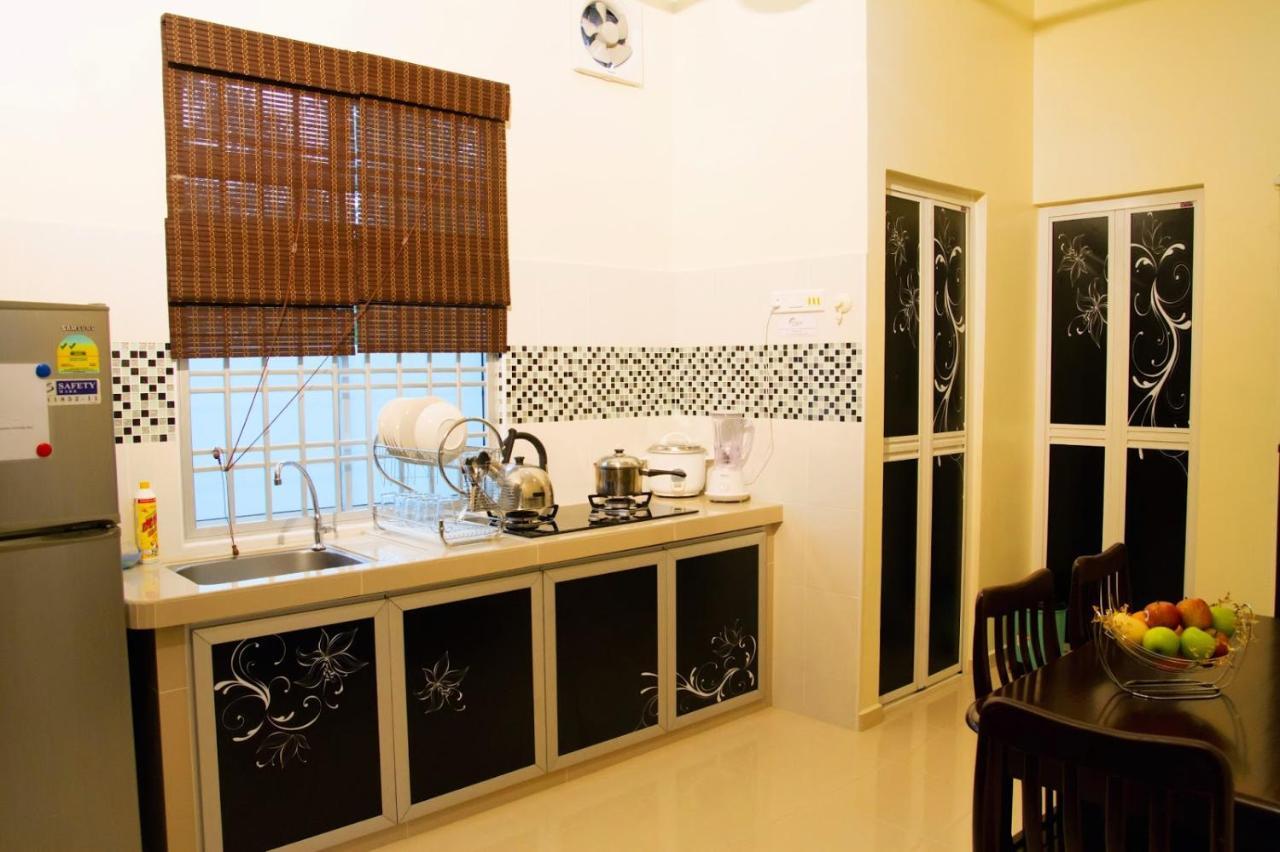 Homestay Hj Esmon Parit Raja Uthm Batu Pahat Bagian luar foto