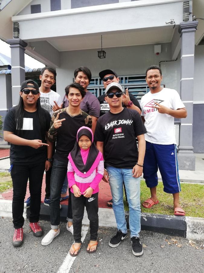 Homestay Hj Esmon Parit Raja Uthm Batu Pahat Bagian luar foto